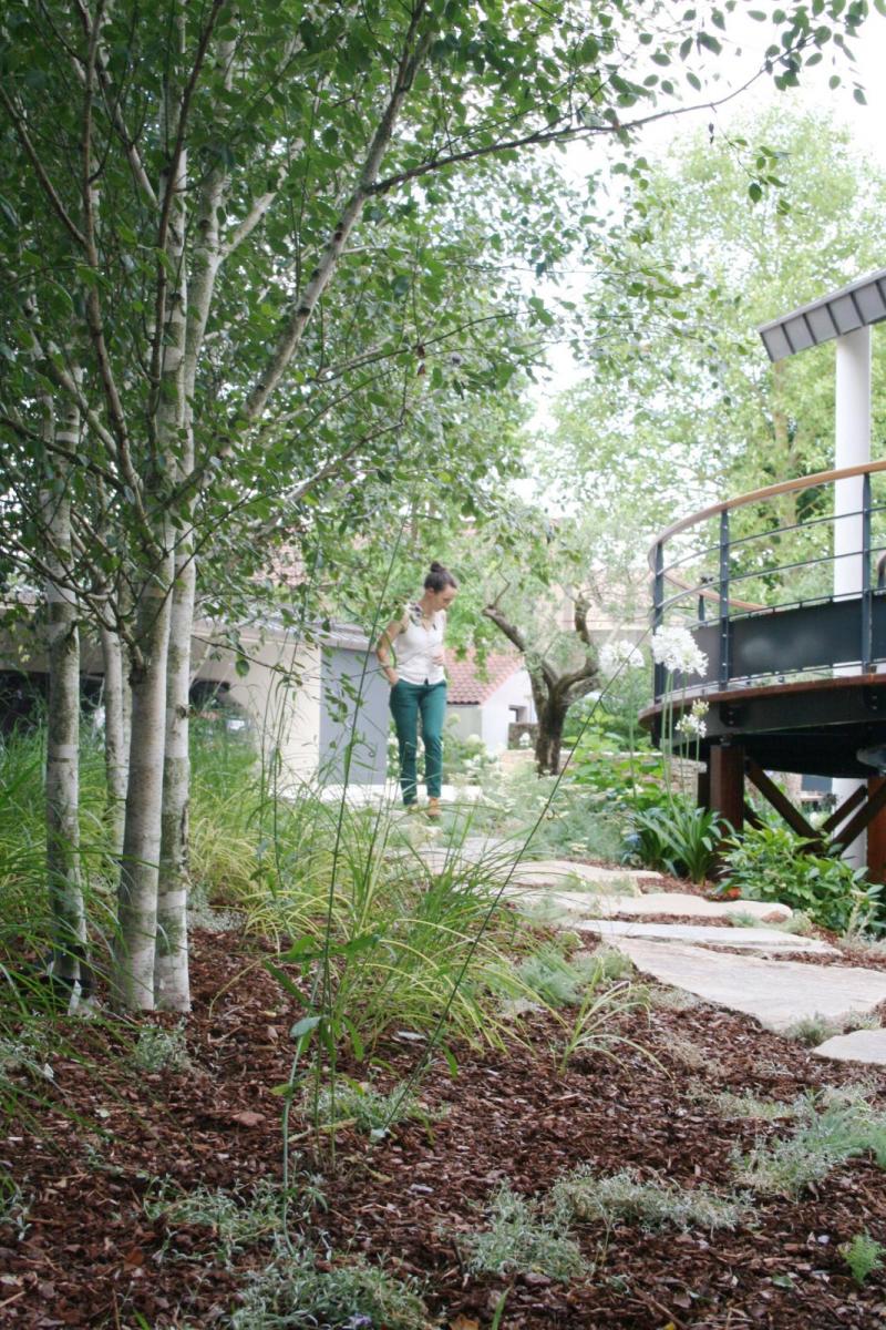 Un jardin pour la balade où le végétal nous accompagne paisiblement