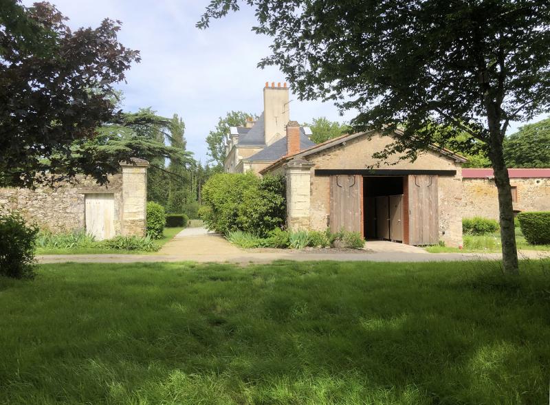 Ancien bâtiment rénové pour accueillir les sanitaires