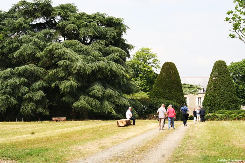Au coeur du parc, un modeste logis prend place et révèle un patrimoine bâti et végétal d'exception